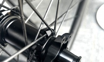 Research and development progress of carbon fiber spokes